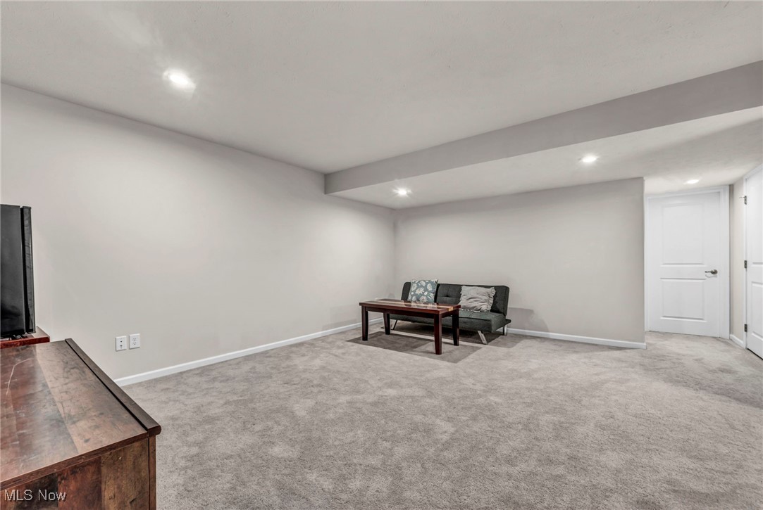 4689 Louis Lane, Stow, Ohio image 35