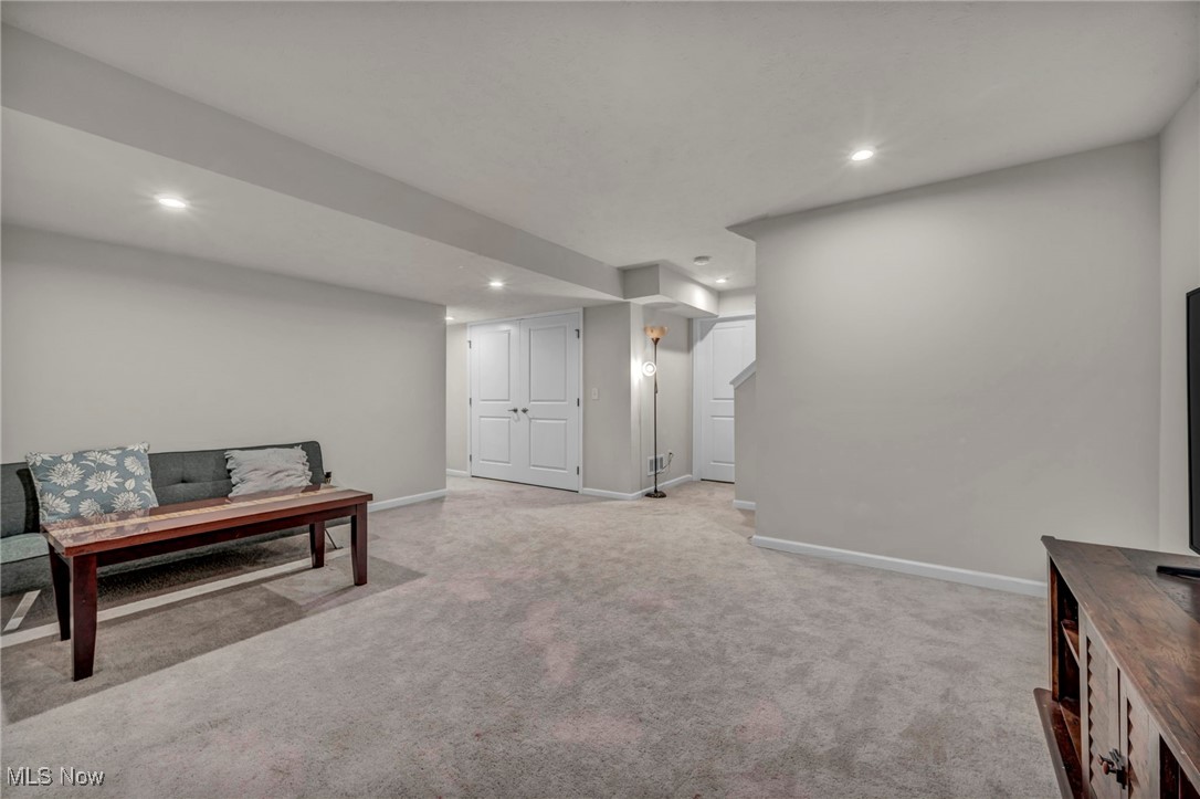 4689 Louis Lane, Stow, Ohio image 34