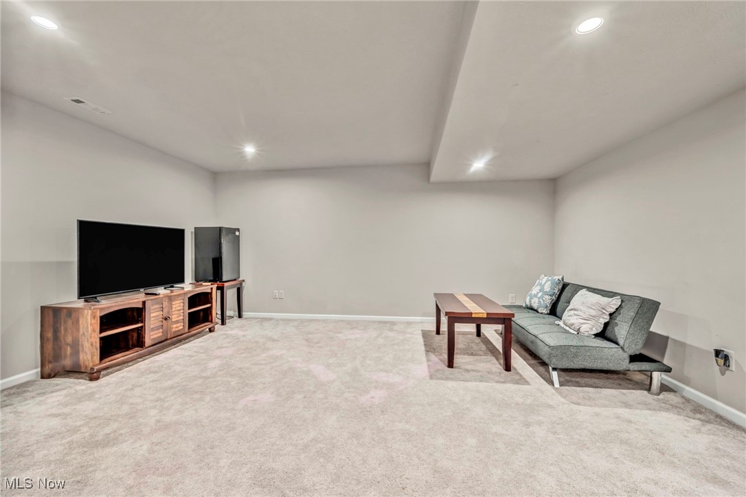 4689 Louis Lane, Stow, Ohio image 33