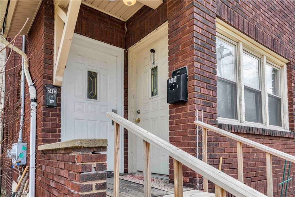 Photo of 2417 Elm Street, Youngstown, OH 44505 (MLS # 5199907)