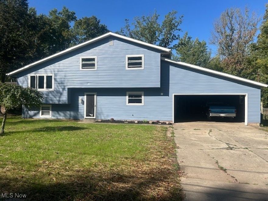 This one will not last! All remodeled and ready to move in! With Pella windows and new sliding door. New furnace and A/C. remodeled   bathrooms  and all new floors throughout. All Appliance stay. This also come with 2 extra lots located behind the fence line.. detached Back garage is 24x24 and  is prepared for electric and gas lines. This is move in ready. Motivated seller!! Other two parcels are behind the fence line both are 30x109 plots