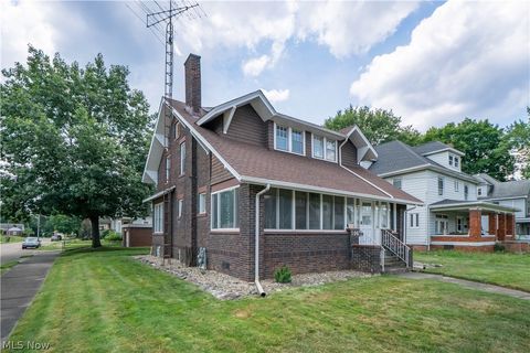 Homes For Sale - 106 W Summit Street<br/> Alliance, OH 44601