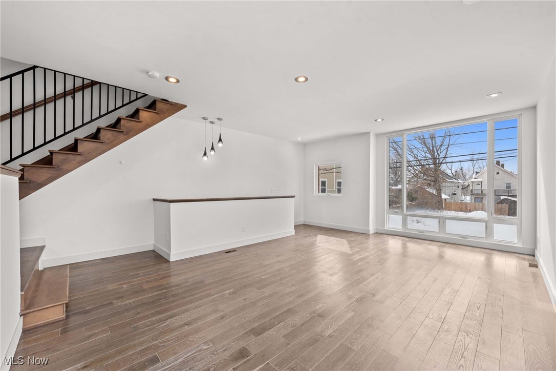 Cleveland, Ohio 44113, United States, 3 Bedrooms Bedrooms, ,5 BathroomsBathrooms,Residential,Pending,82895