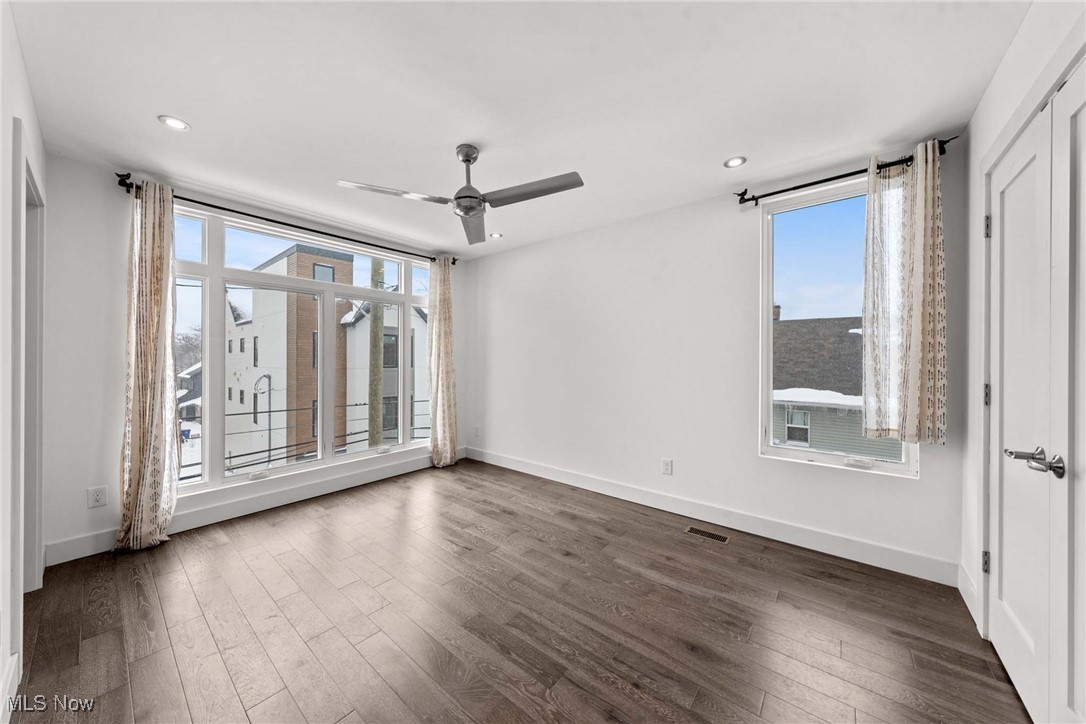 Cleveland, Ohio 44113, United States, 3 Bedrooms Bedrooms, ,5 BathroomsBathrooms,Residential,Pending,82895