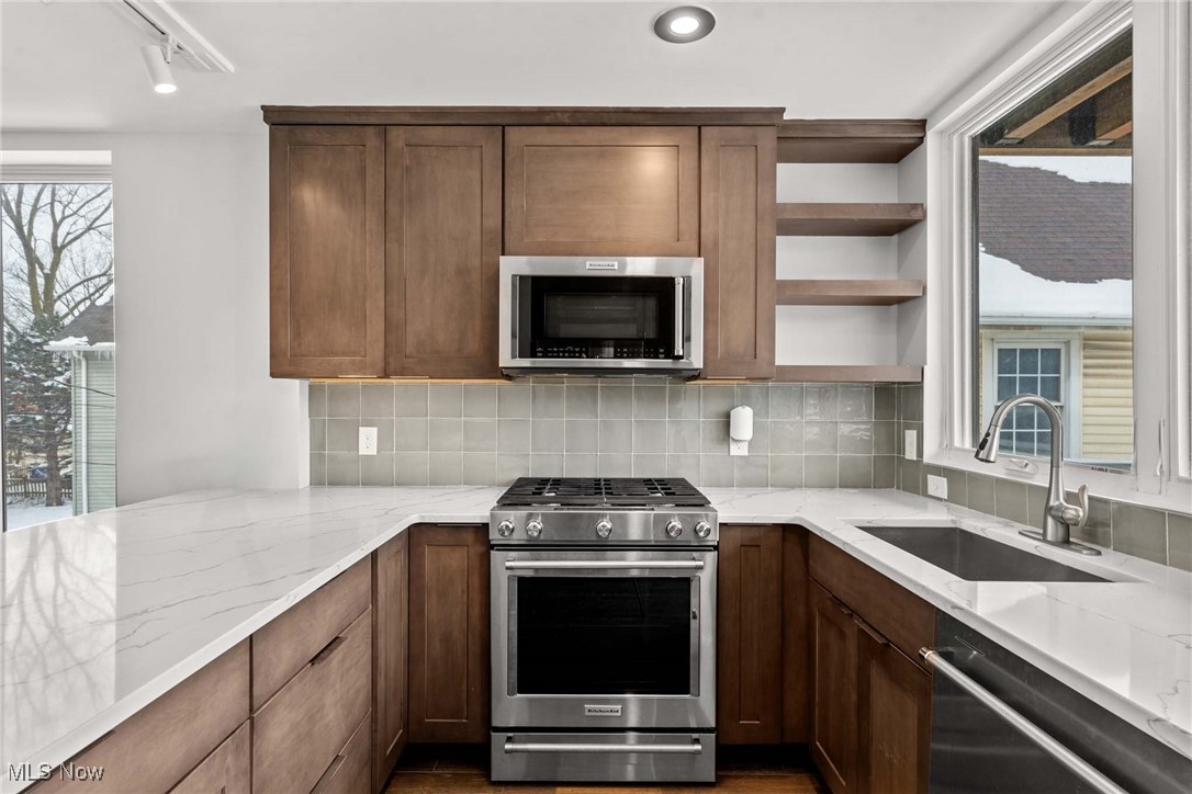 Cleveland, Ohio 44113, United States, 3 Bedrooms Bedrooms, ,5 BathroomsBathrooms,Residential,Pending,82895