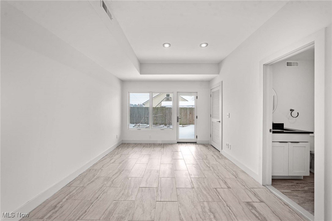 Cleveland, Ohio 44113, United States, 3 Bedrooms Bedrooms, ,5 BathroomsBathrooms,Residential,Pending,82895