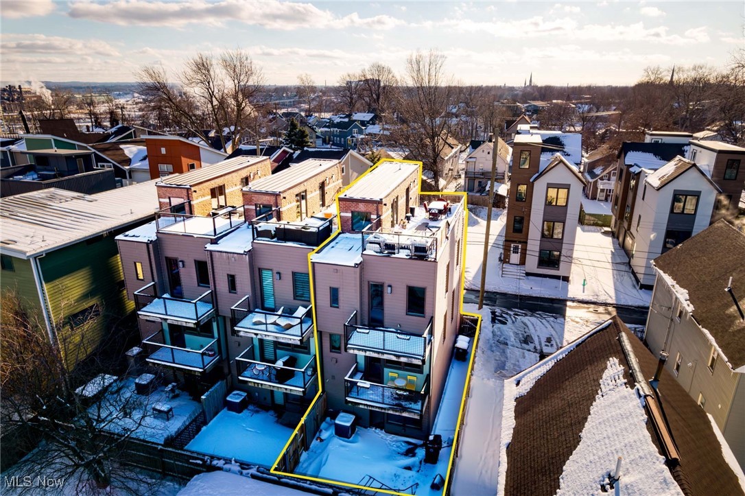 Cleveland, Ohio 44113, United States, 3 Bedrooms Bedrooms, ,5 BathroomsBathrooms,Residential,Pending,82895