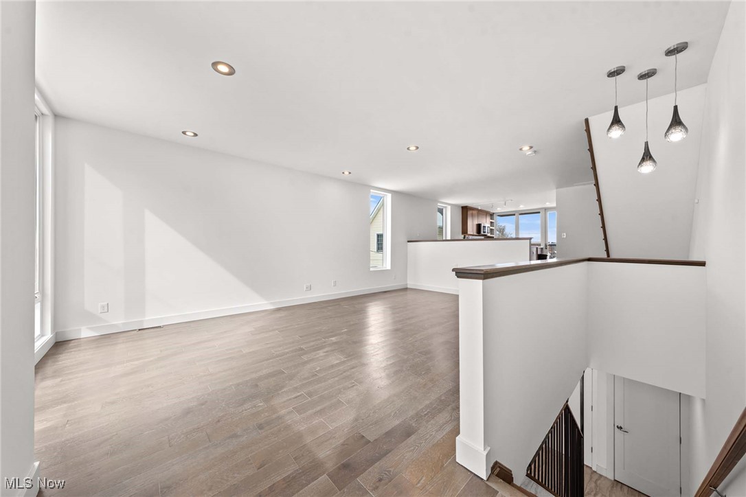 Cleveland, Ohio 44113, United States, 3 Bedrooms Bedrooms, ,5 BathroomsBathrooms,Residential,Pending,82895