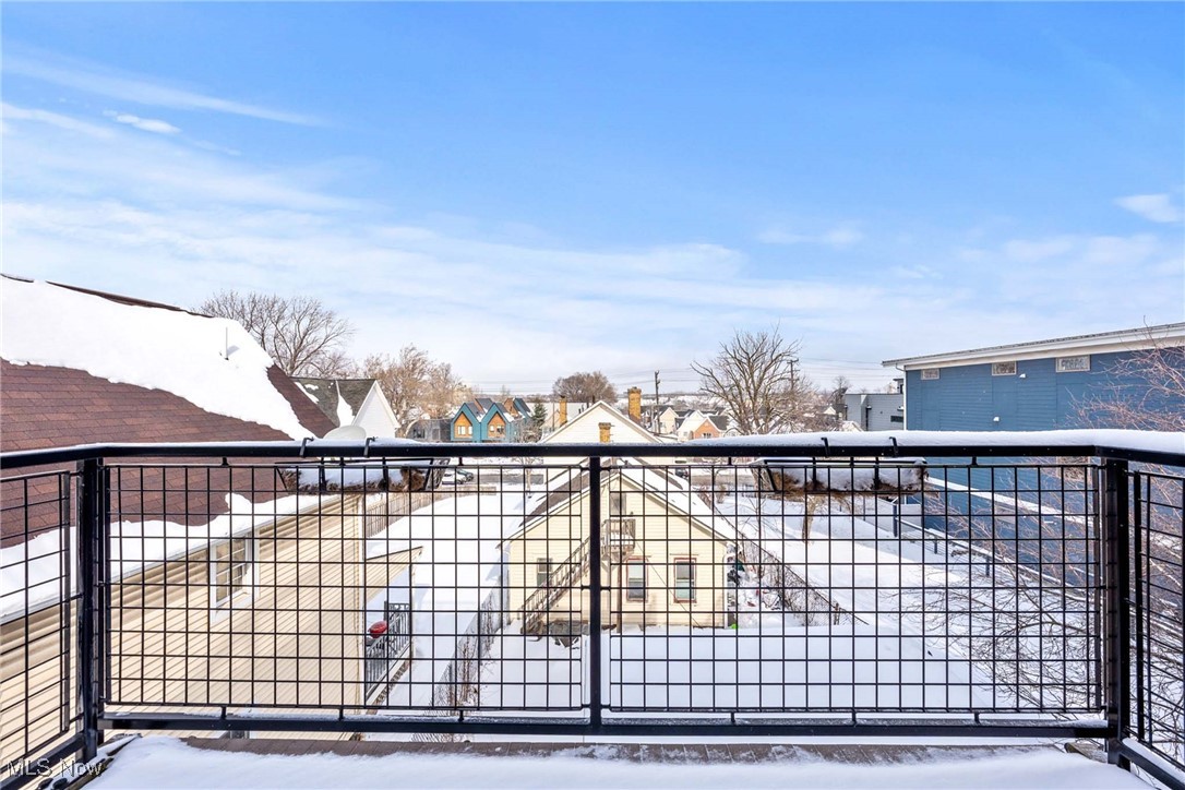 Cleveland, Ohio 44113, United States, 3 Bedrooms Bedrooms, ,5 BathroomsBathrooms,Residential,Pending,82895