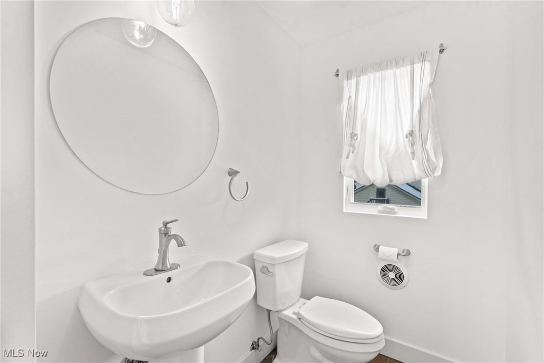 Cleveland, Ohio 44113, United States, 3 Bedrooms Bedrooms, ,5 BathroomsBathrooms,Residential,Pending,82895