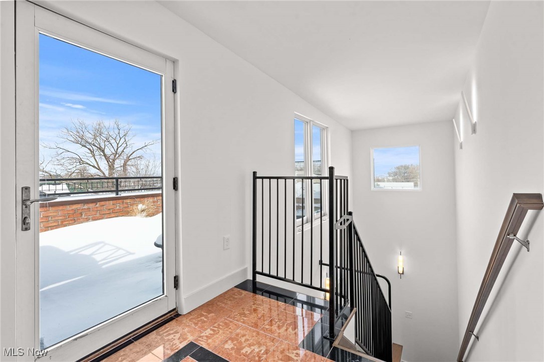 Cleveland, Ohio 44113, United States, 3 Bedrooms Bedrooms, ,5 BathroomsBathrooms,Residential,Pending,82895