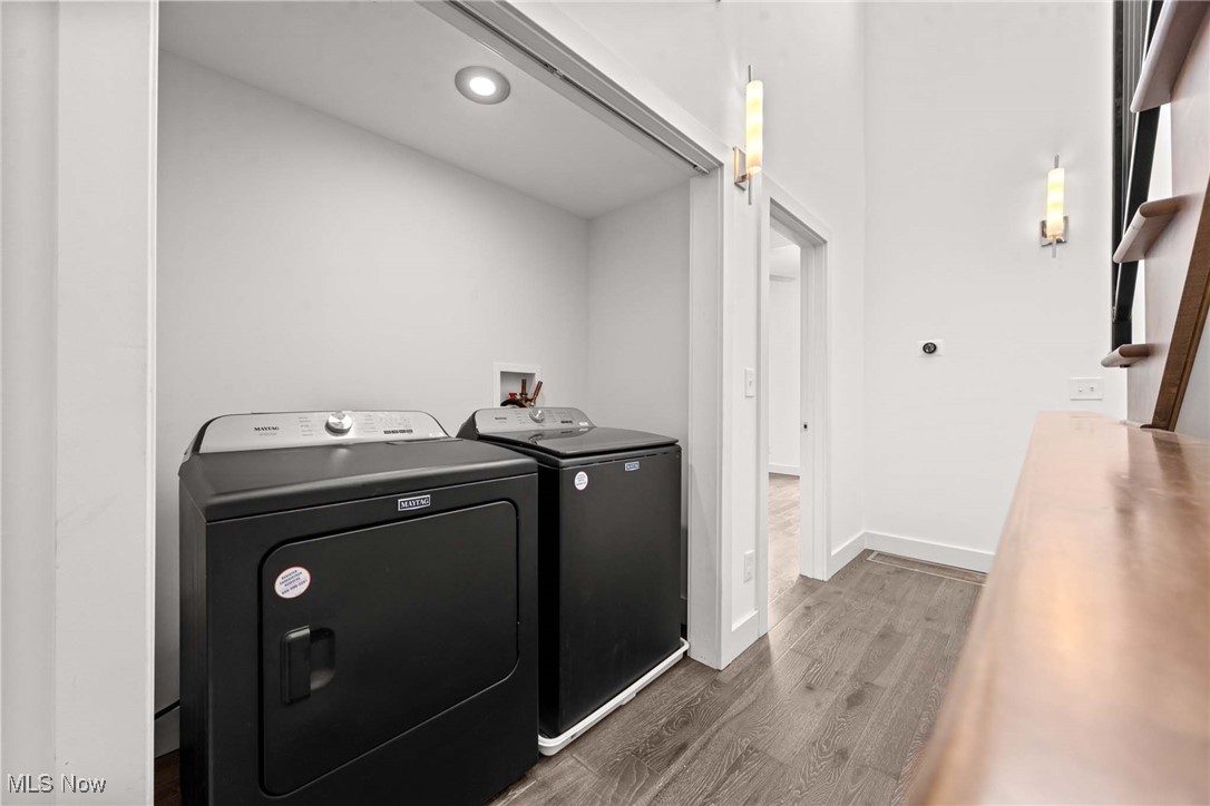 Cleveland, Ohio 44113, United States, 3 Bedrooms Bedrooms, ,5 BathroomsBathrooms,Residential,Pending,82895