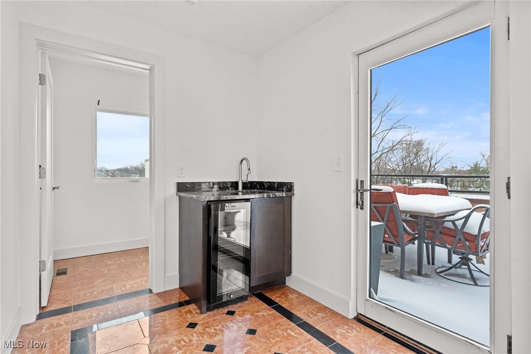 Cleveland, Ohio 44113, United States, 3 Bedrooms Bedrooms, ,5 BathroomsBathrooms,Residential,Pending,82895