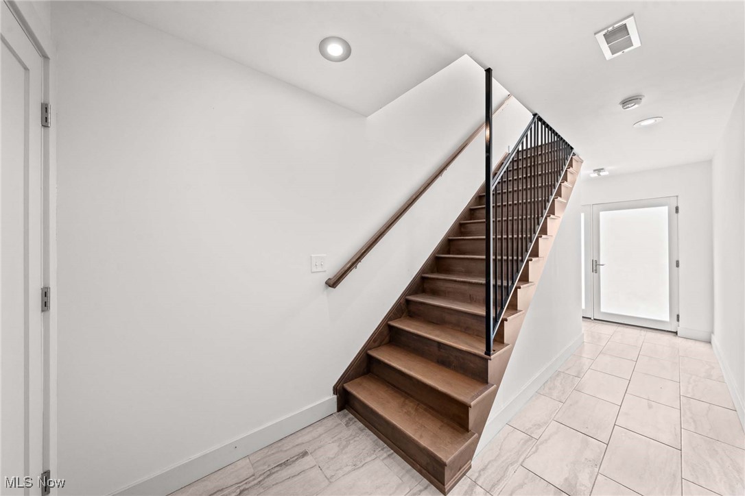 Cleveland, Ohio 44113, United States, 3 Bedrooms Bedrooms, ,5 BathroomsBathrooms,Residential,Pending,82895