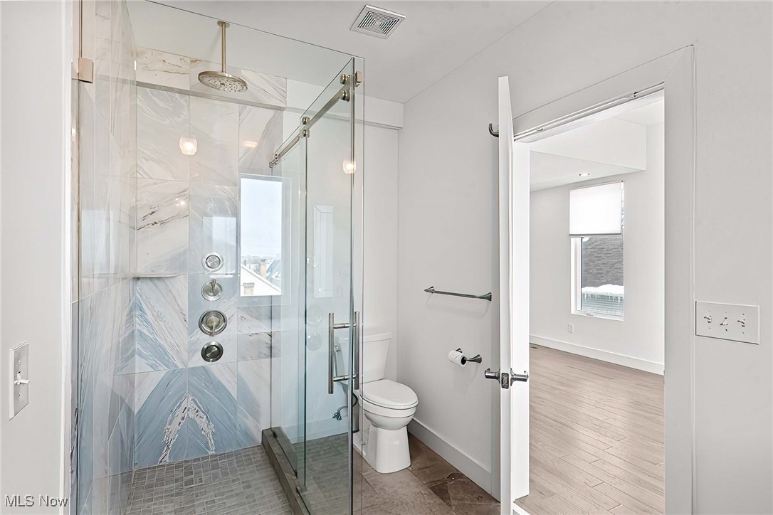 Cleveland, Ohio 44113, United States, 3 Bedrooms Bedrooms, ,5 BathroomsBathrooms,Residential,Pending,82895