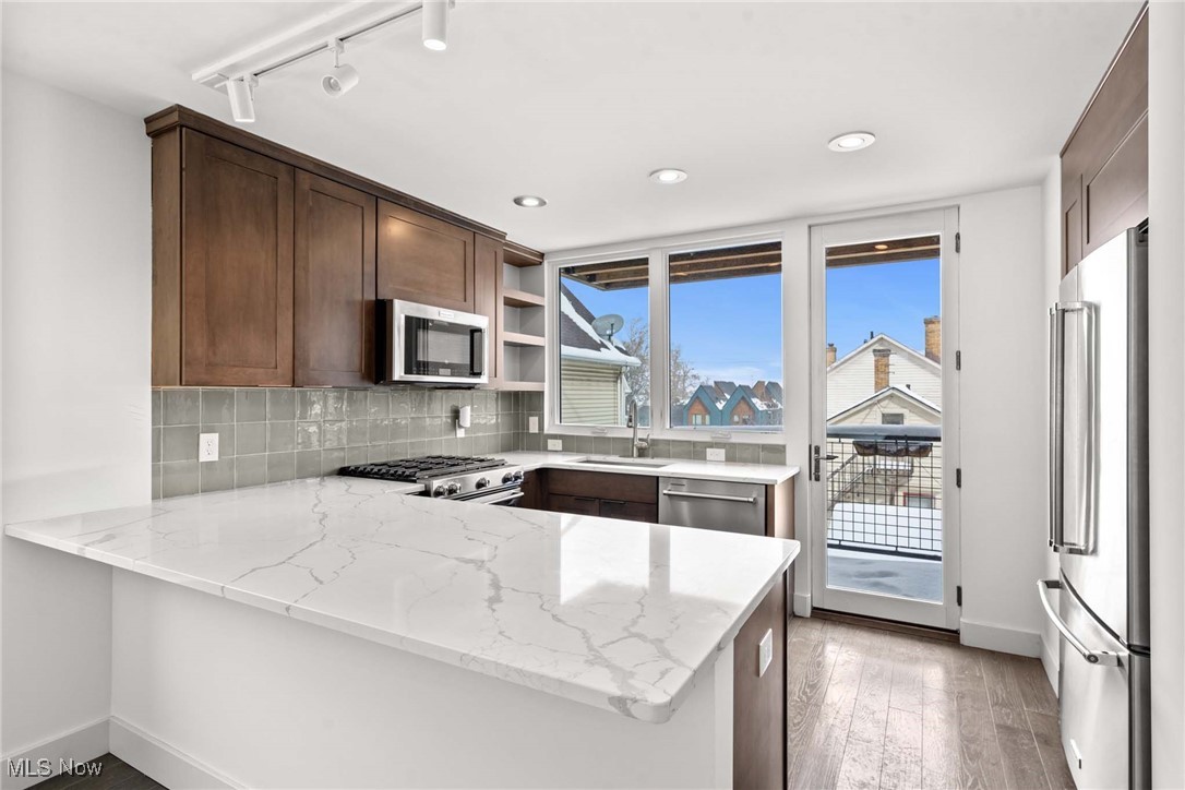 Cleveland, Ohio 44113, United States, 3 Bedrooms Bedrooms, ,5 BathroomsBathrooms,Residential,Pending,82895