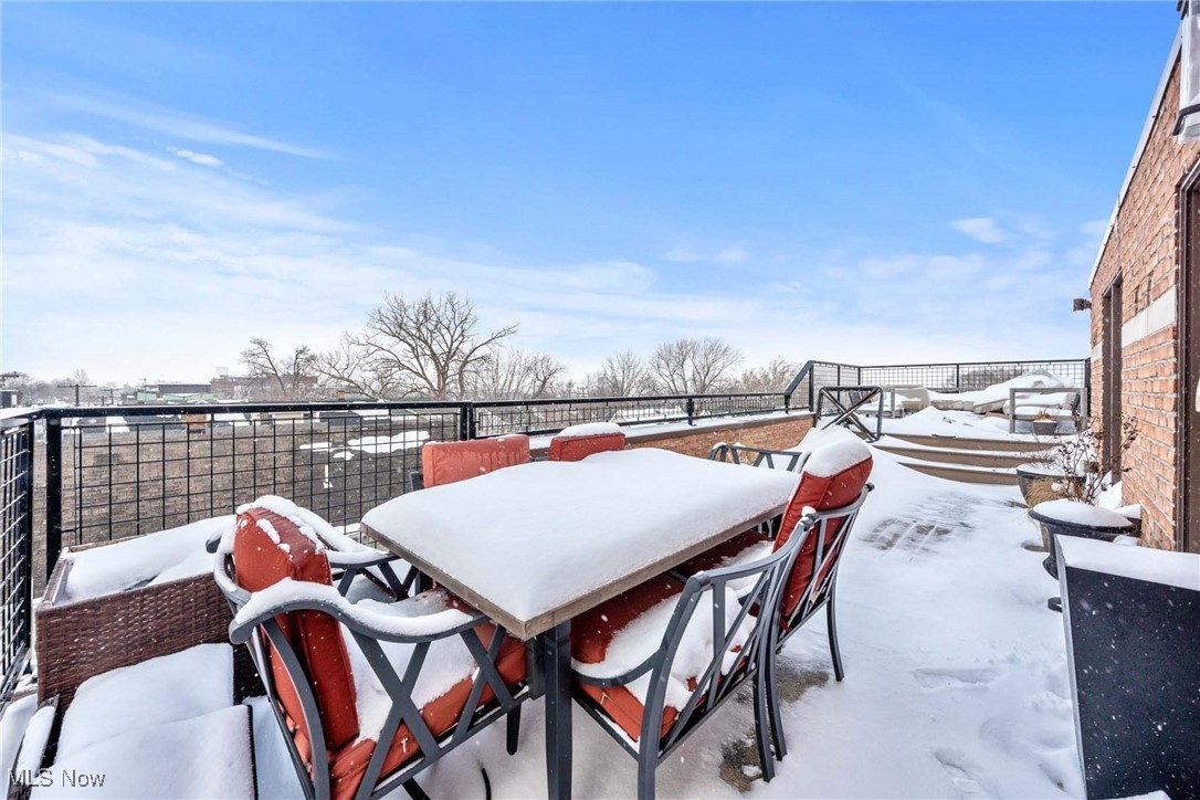 Cleveland, Ohio 44113, United States, 3 Bedrooms Bedrooms, ,5 BathroomsBathrooms,Residential,Pending,82895