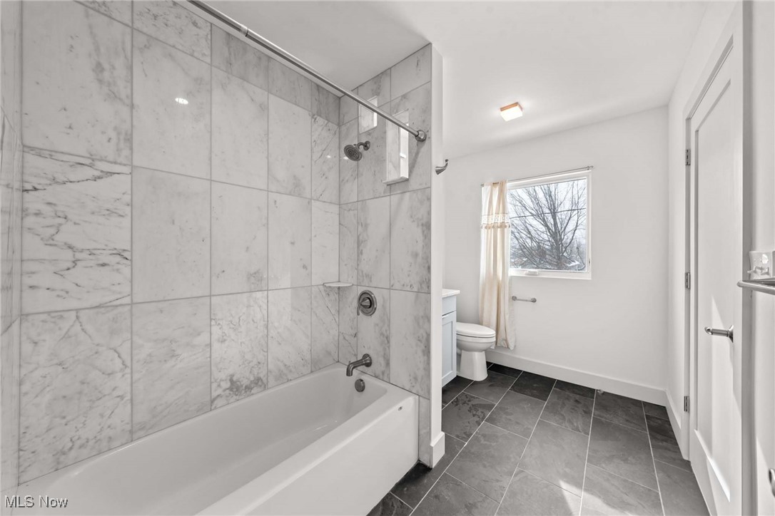 Cleveland, Ohio 44113, United States, 3 Bedrooms Bedrooms, ,5 BathroomsBathrooms,Residential,Pending,82895