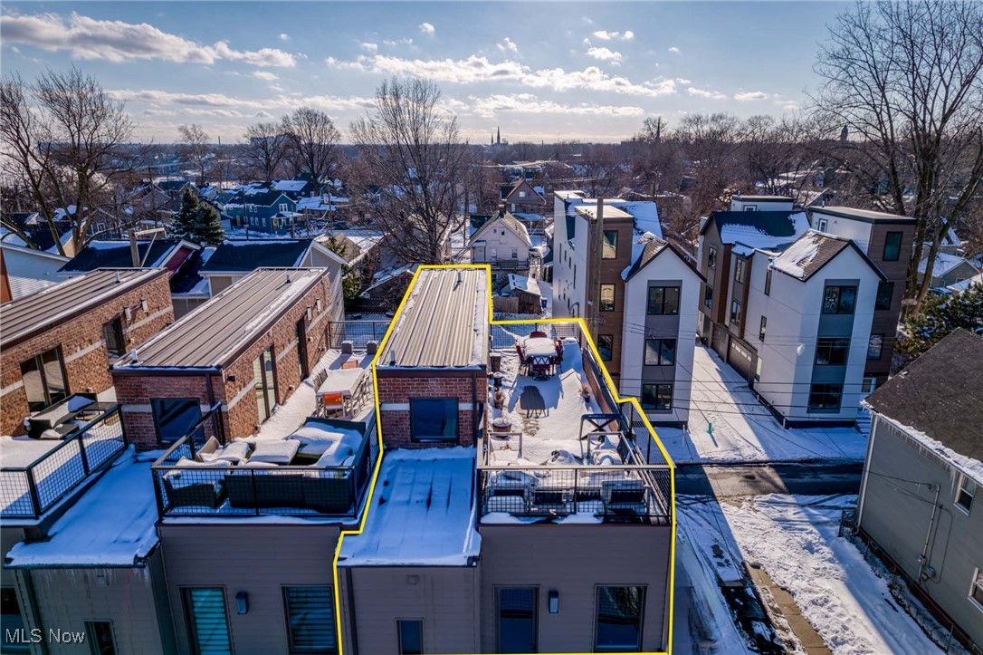 Cleveland, Ohio 44113, United States, 3 Bedrooms Bedrooms, ,5 BathroomsBathrooms,Residential,Pending,82895