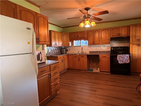 Tiny photo for 317 E Millersburg Street, Nashville, OH 44661 (MLS # 5255209)
