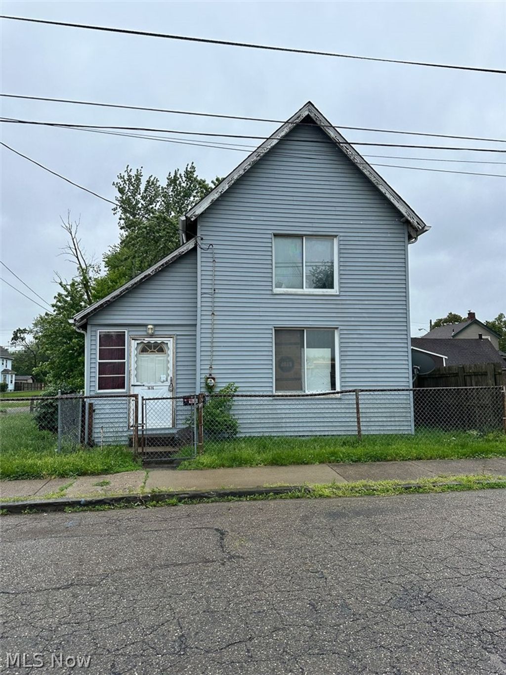 Photo of 1616 Bank Place SW, Canton, OH 44706 (MLS # 5214435)