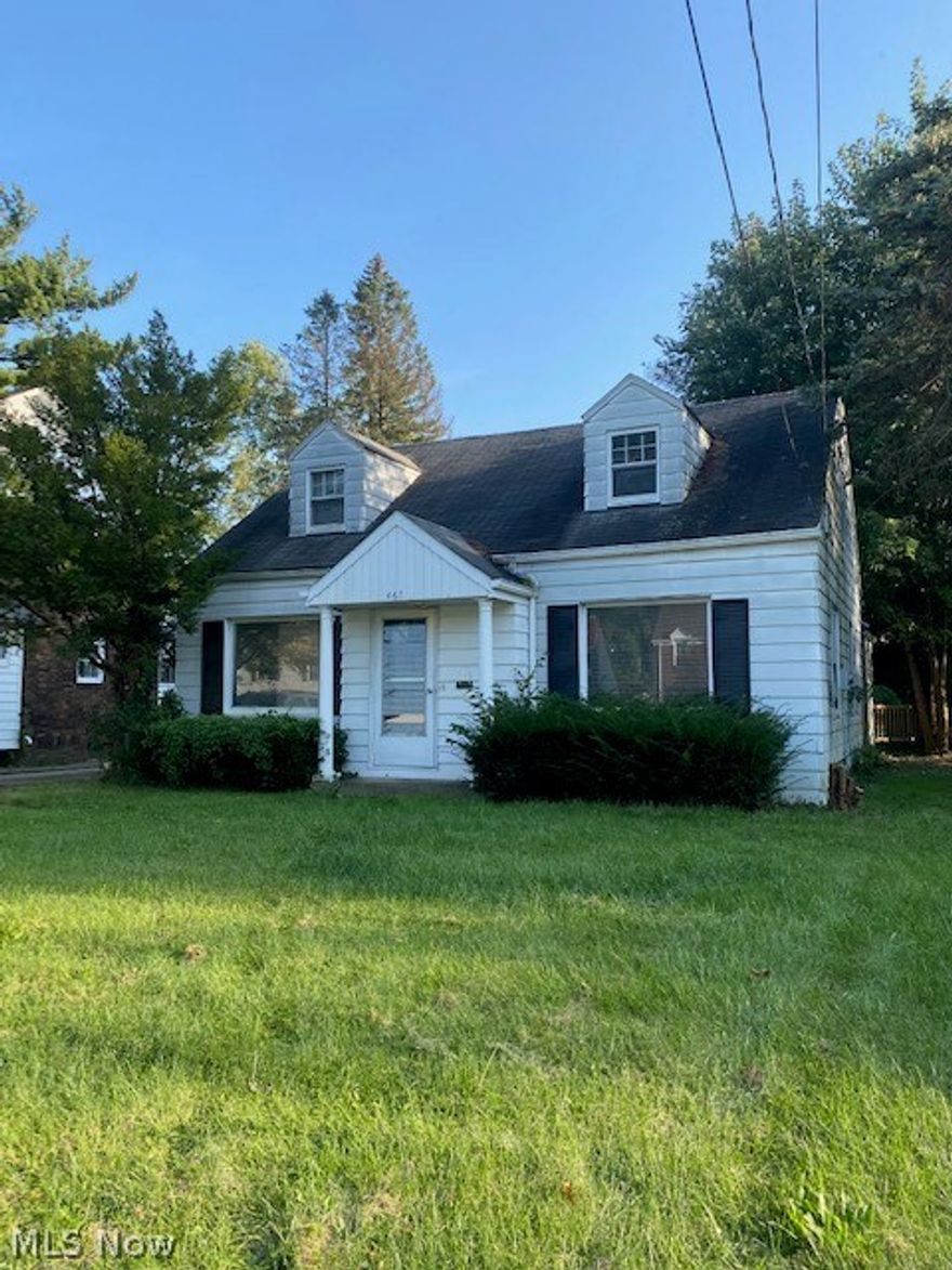 Located on Youngstown's North Side is this 3 Bedroom/1.5 Bath house.  Main floor consists of the living room, dining room, the half bath and 1 bedroom.  The full bath and  2 bedrooms are on upper floor.  There is an unfinished basement with washer and dryer connections and a 1 car attached garage.  Monthly rent is $775.00 and the tenant pays all utilities.  Full security deposit of $775.00 and first month rent is due before an approved tenant can move in.  No smoking, no pets and no Section 8.