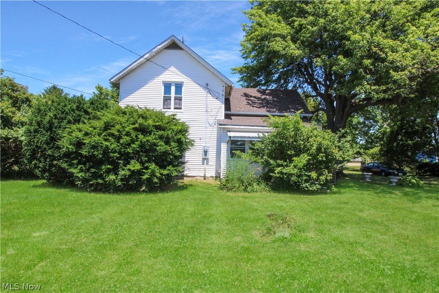 Country living but still close to town! 3 bedroom, 1 full bathroom home! First-floor bedroom and bathroom! Lots of updates were done within the past 5-6 years: windows, furnace, insulation, water tank, electrical, etc. Situated on 2.858 acres! Call today to take a look!