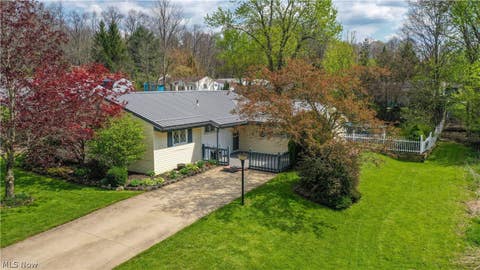 Homes For Sale - 2772 Fairfax Street<br/> Streetsboro, OH 44241