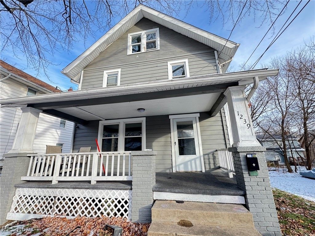 Photo of 1239 Pondview Avenue, Akron, OH 44305 (MLS # 5176415)