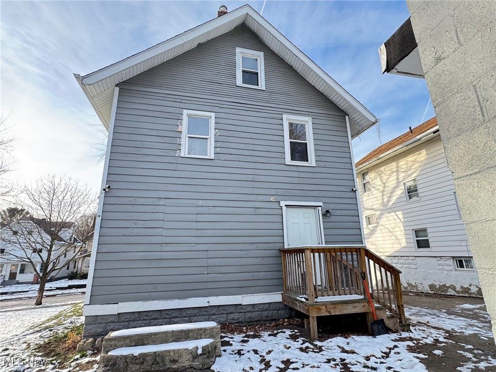 Photo of 1239 Pondview Avenue, Akron, OH 44305 (MLS # 5176415)