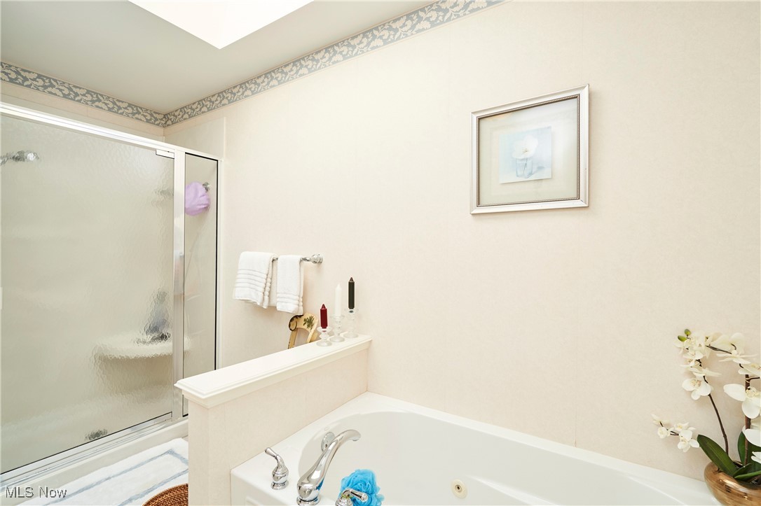 Bath, Ohio 44333, United States, 5 Bedrooms Bedrooms, ,5 BathroomsBathrooms,Residential,Contingent,207875