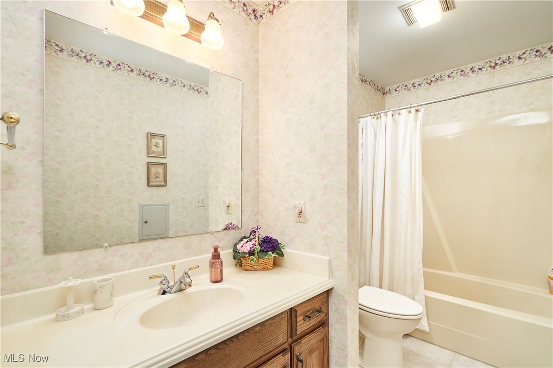 Bath, Ohio 44333, United States, 5 Bedrooms Bedrooms, ,5 BathroomsBathrooms,Residential,Contingent,207875