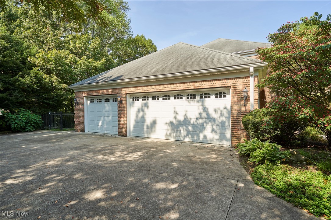 Bath, Ohio 44333, United States, 5 Bedrooms Bedrooms, ,5 BathroomsBathrooms,Residential,Contingent,207875