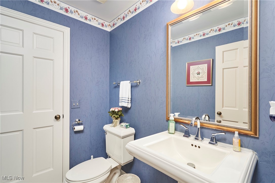 Bath, Ohio 44333, United States, 5 Bedrooms Bedrooms, ,5 BathroomsBathrooms,Residential,Contingent,207875