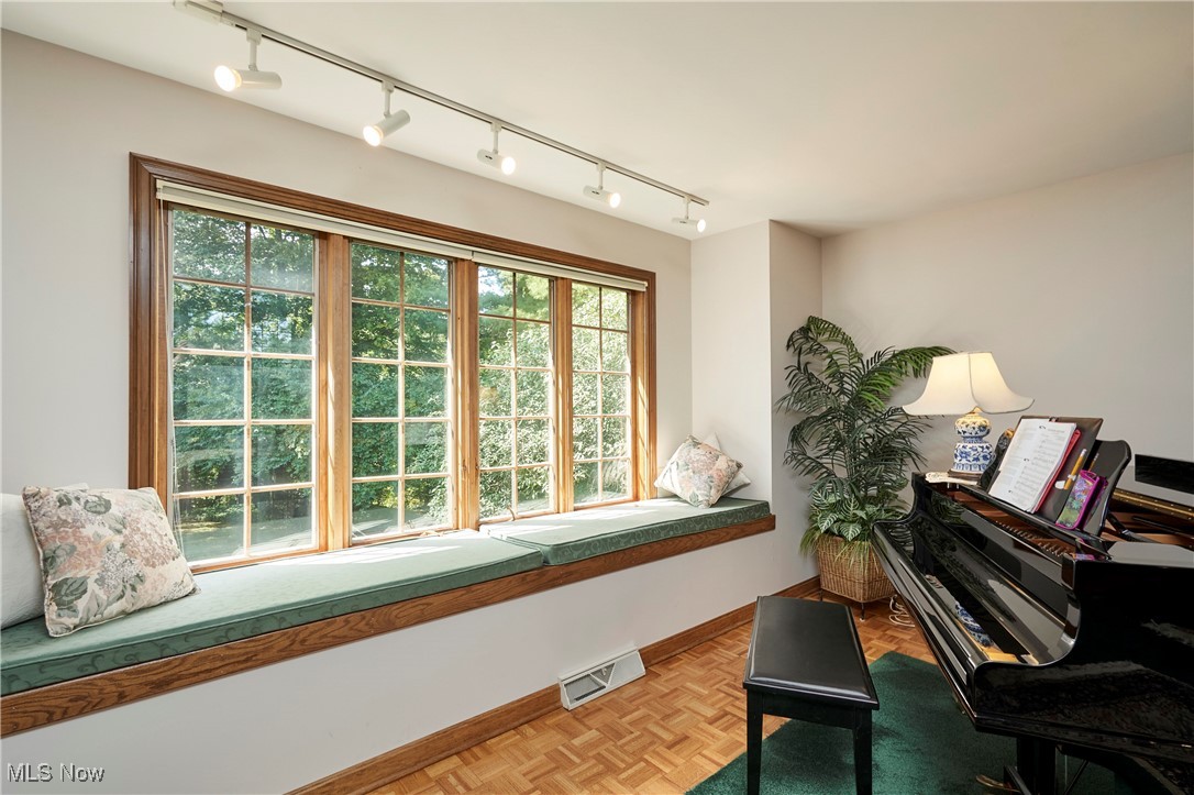 Bath, Ohio 44333, United States, 5 Bedrooms Bedrooms, ,5 BathroomsBathrooms,Residential,Contingent,207875