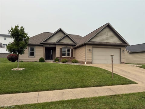 Homes For Sale - 485 Gasser Circle<br/> New Philadelphia, OH 44663