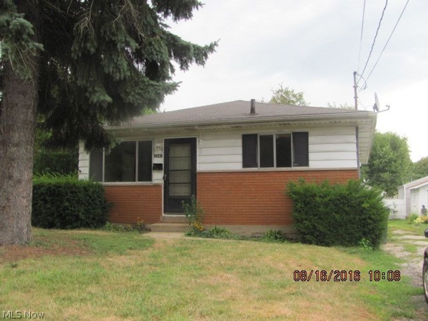 Vintage 60s ranch ready for a new family. This home features 3 bedroom, 1 bath, and an eat-in kitchen.  It is close to the towpath trail, parks, and the Portage Lakes.  Handy to I-277/US 224, shopping, restaurants, and businesses.