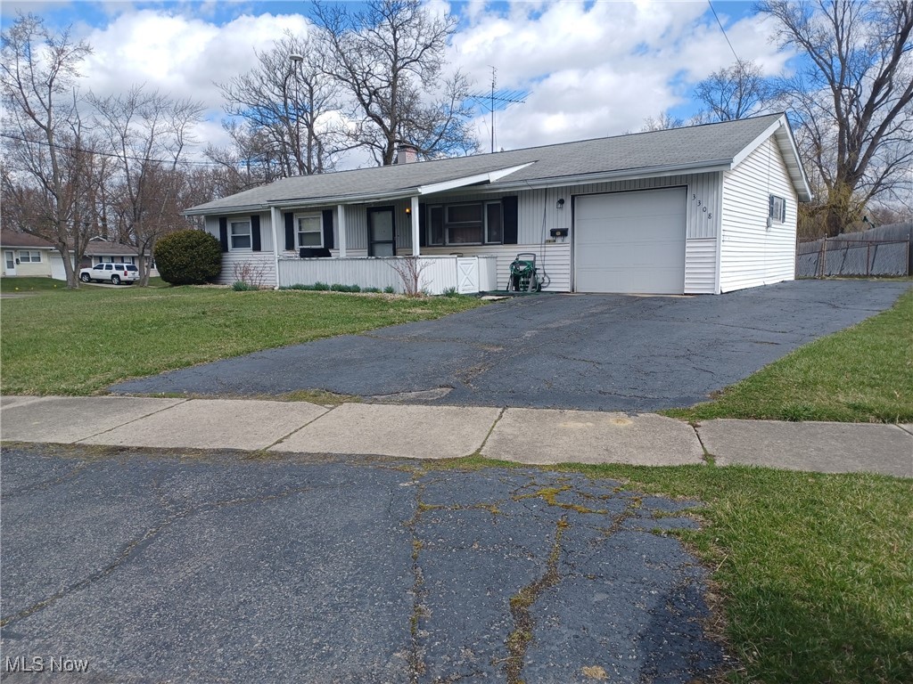 3308 Elmhill Drive, Warren, Ohio image 2