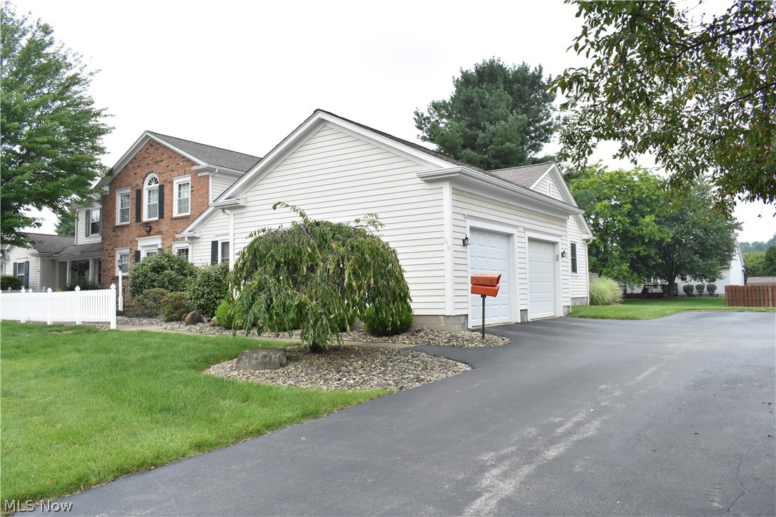 Applewoods Cross Condo - Residential