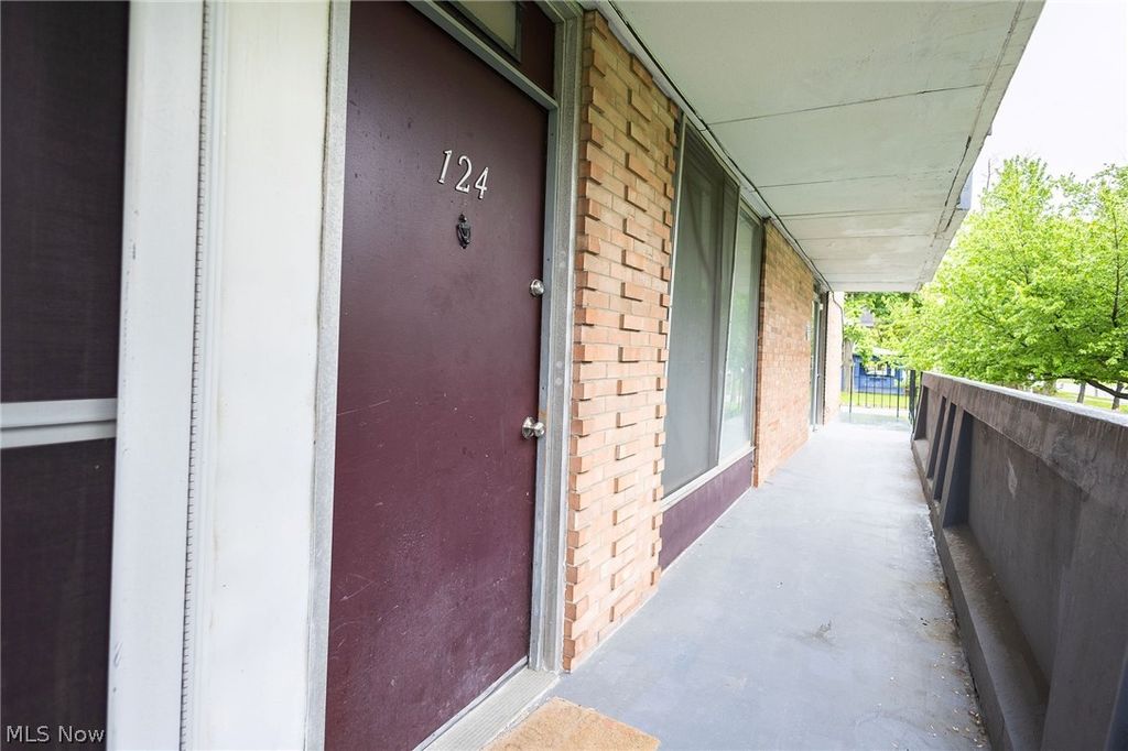 Photo of 2331 E Market Street #124, Akron, OH 44312 (MLS # 5200219)