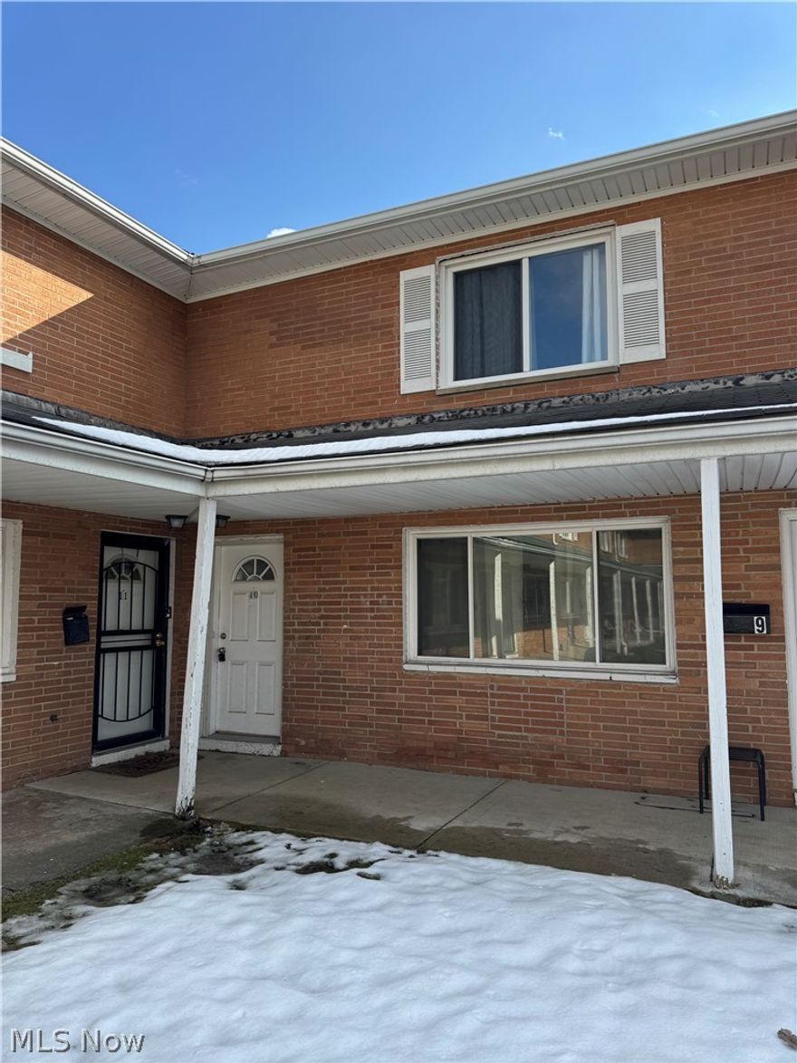 Welcome to Miles Landing! This three bedroom, one and half bathroom condo is ready for its next occupant. Schedule your showing today!