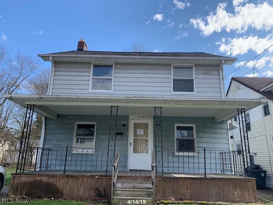 This home is LOADED with potential!!! Very roomy; AWESOME floor plan!!! Large rooms and lots of built-ins throughout!!! Wonderful back yard - large and flat!!! Realize the value and make this your next dream home or investment - won't last at this price!!! Call today before it's GONE!!!