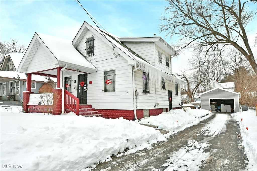 Photo of 2733 Griselda Avenue, Youngstown, OH 44511 (MLS # 5184563)