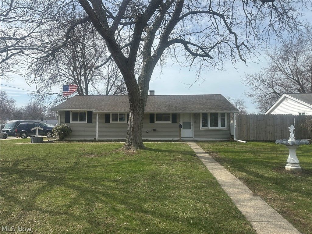Photo of Mentor on the Lake, OH 44060 (MLS # 5193506)