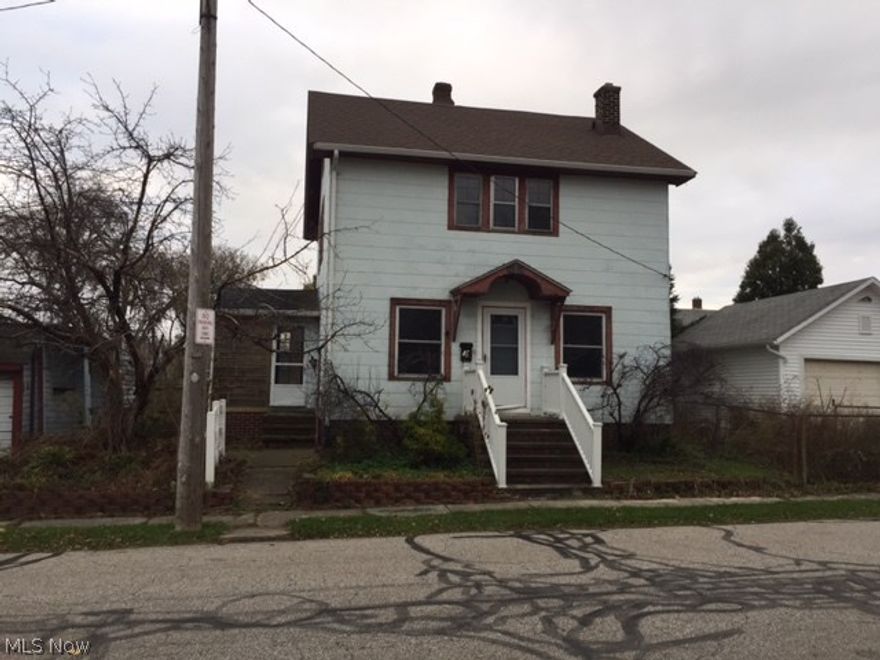 3 bedroom Colonial with 1 full bathrooms. Just needs some TLC and the right buyer. Seller will not make repairs, property sold in as-is
condition. Buyer responsible for own due diligence, inquiry and verification of all property information, condition, square footage, tax,
POS requirements and parcel data. Broker is not liable or responsible to verify any information as all data in mls is reflective of public
records. Buyers recommended to investigate all data. Seller will not make repairs, property sold in as-is condition.