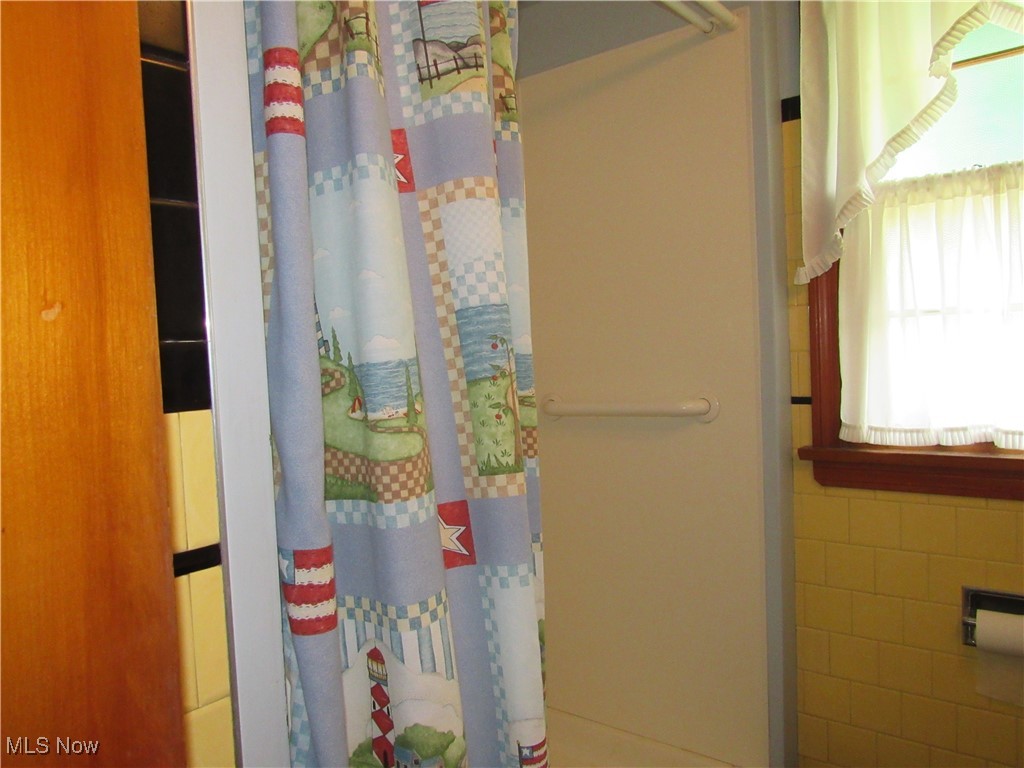 5901 Delora Avenue, Cleveland, Ohio image 23
