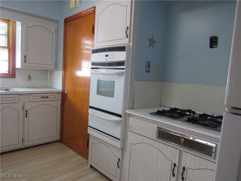 5901 Delora Avenue, Cleveland, Ohio image 27