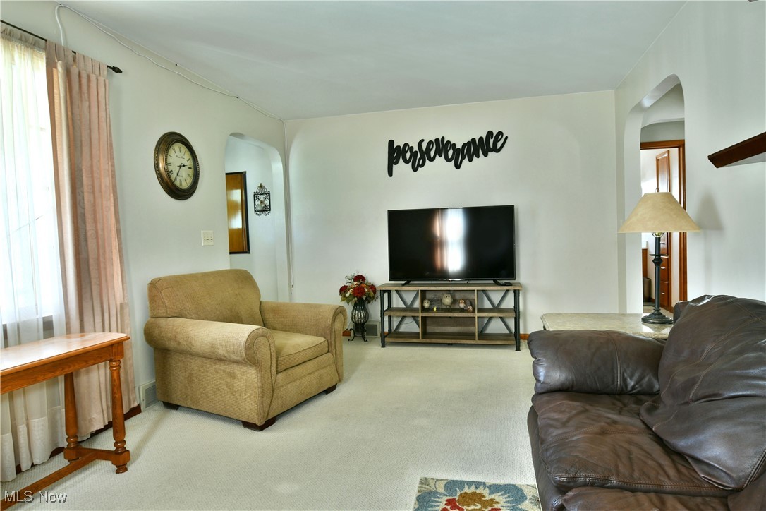 239 Elmwood Drive, Hubbard, Ohio image 7