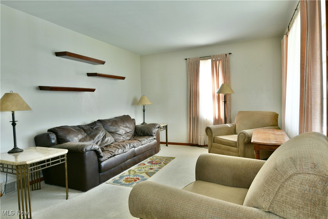 239 Elmwood Drive, Hubbard, Ohio image 4