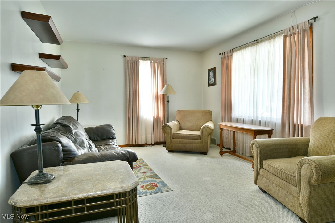 239 Elmwood Drive, Hubbard, Ohio image 5